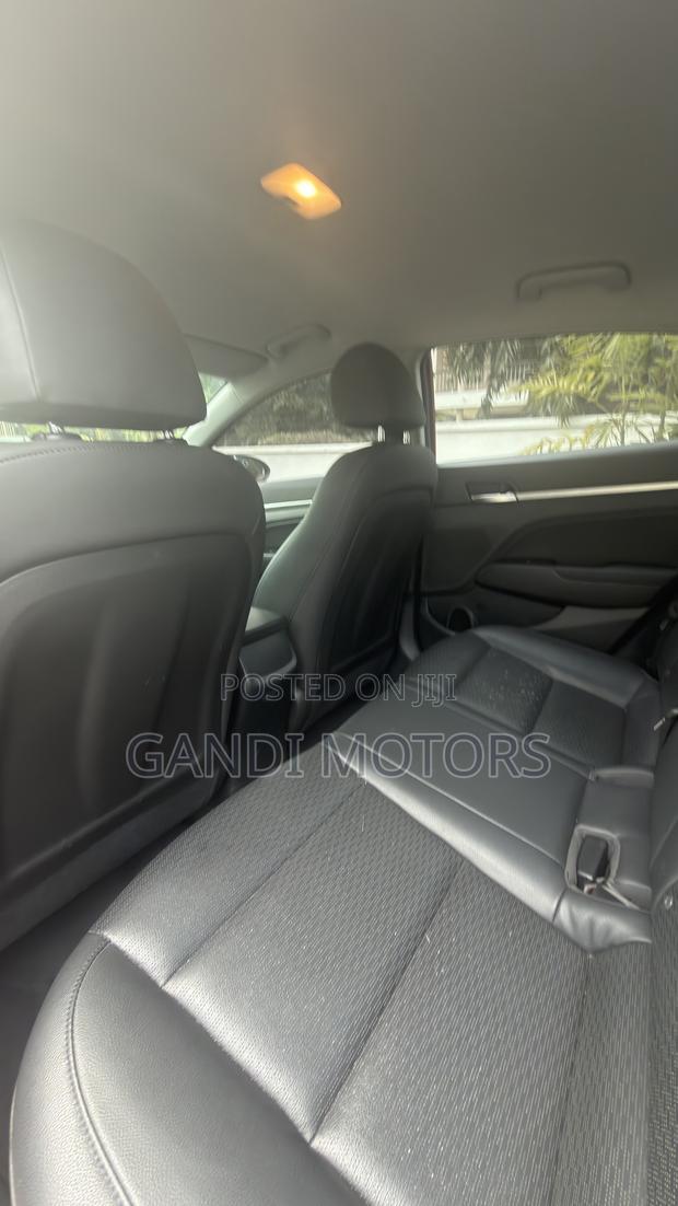 Hyundai Avante 2019 Red
