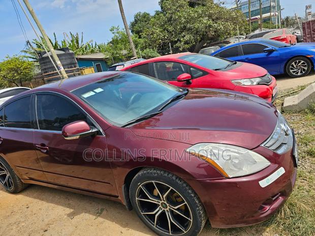 Nissan Altima 2012 Brown
