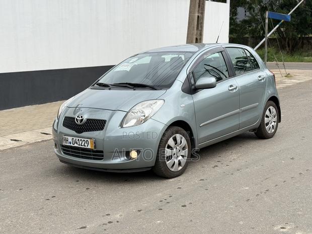 Toyota Yaris 2010 Gray