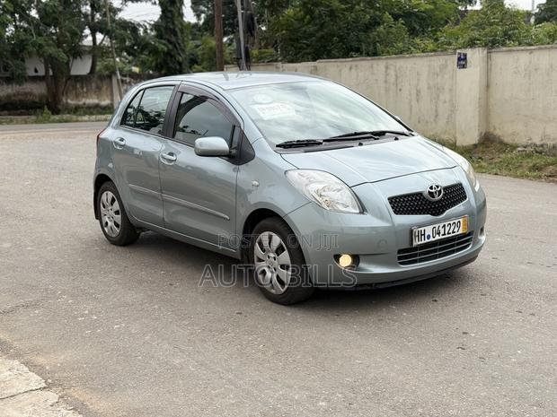 Toyota Yaris 2010 Gray