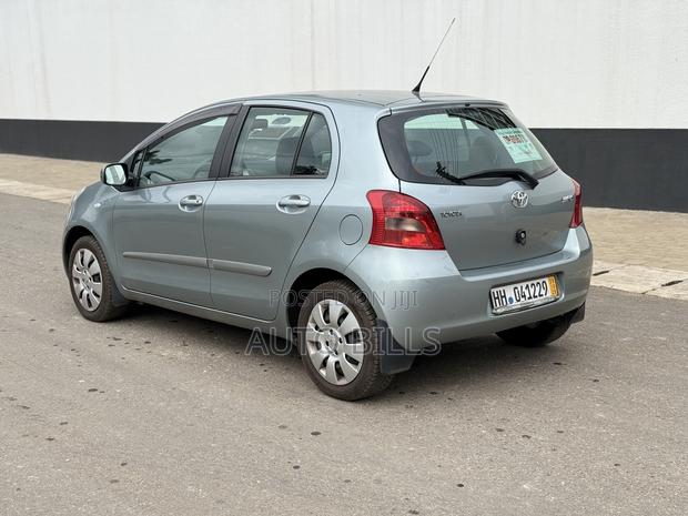 Toyota Yaris 2010 Gray