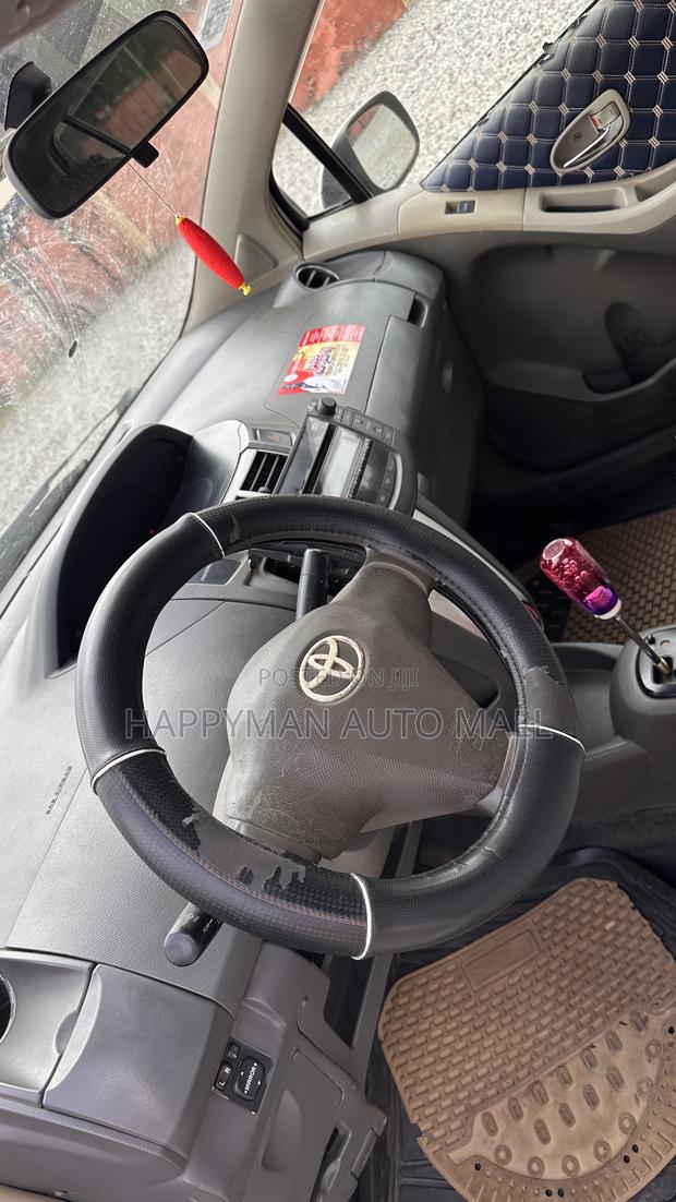 Toyota Vitz 1.3 FWD 3dr 2010 Gray