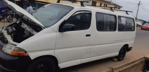 Toyota Grand HiAce 2000 White