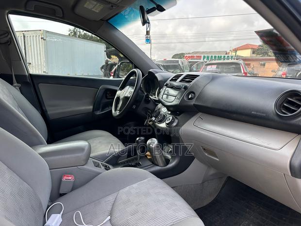 Toyota RAV4 2010 Blue
