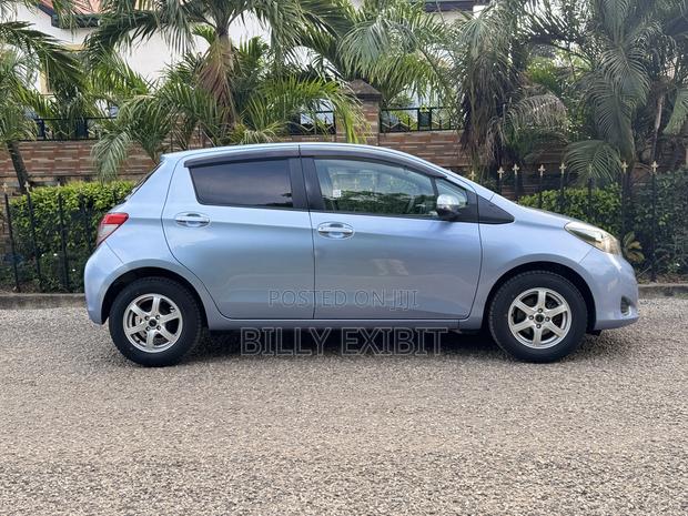 Toyota Vitz 1.3 AWD 5dr 2012 Blue