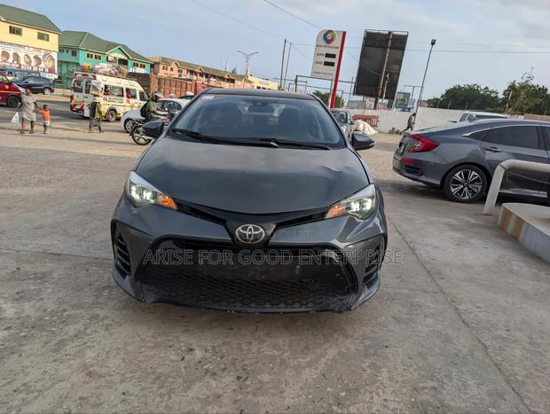 Toyota Corolla SE (1.8L 4cyl 2A) 2018 Gray