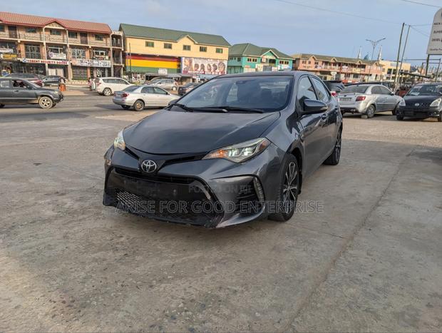 Toyota Corolla SE (1.8L 4cyl 2A) 2018 Gray