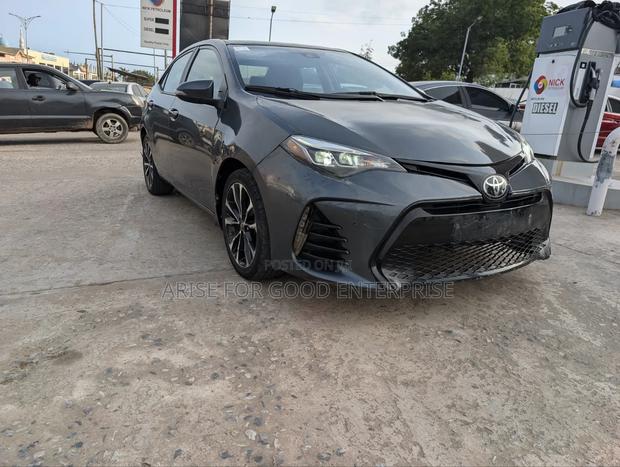 Toyota Corolla SE (1.8L 4cyl 2A) 2018 Gray