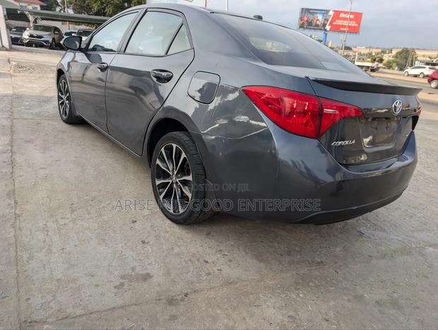 Toyota Corolla SE (1.8L 4cyl 2A) 2018 Gray