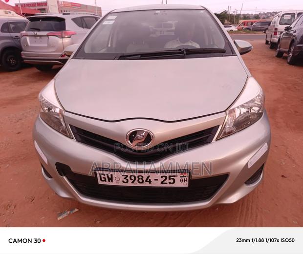 Toyota Vitz 2013 Silver