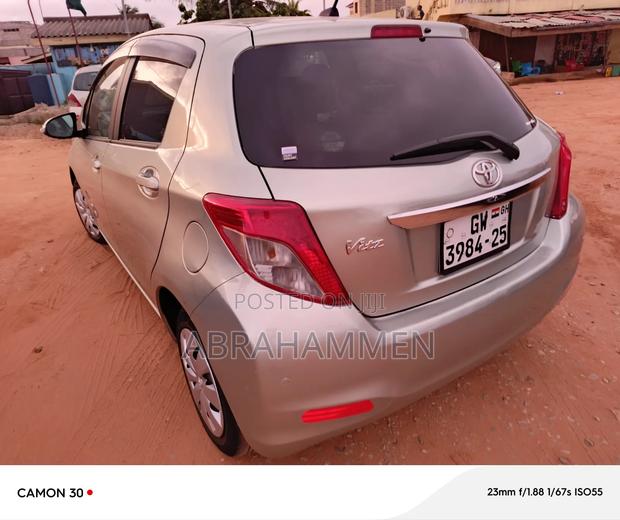 Toyota Vitz 2013 Silver