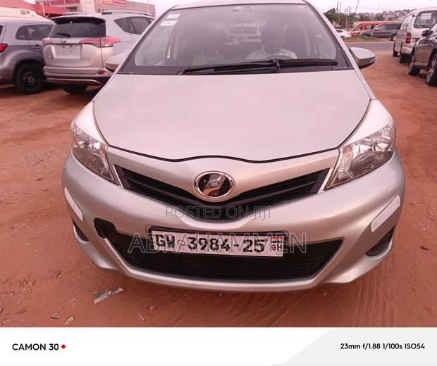 Toyota Vitz 2013 Silver