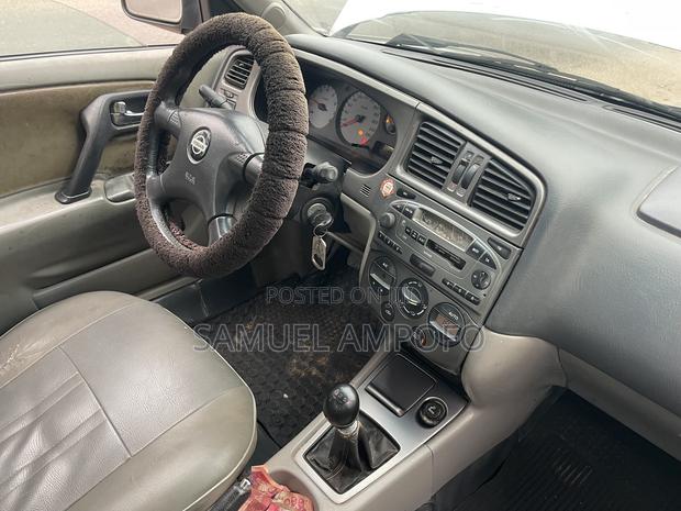 Nissan Primera 2009 Gray