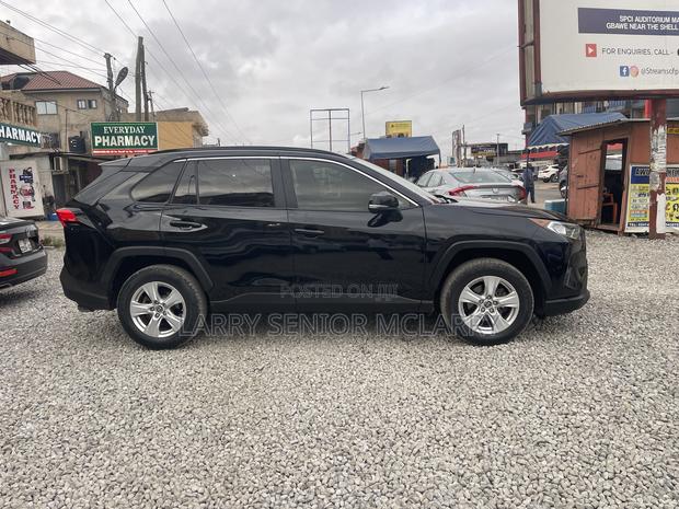 Toyota RAV4 XLE Premium AWD 2019 Black