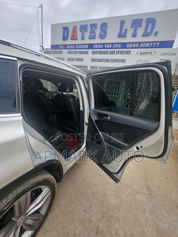 Volkswagen Tiguan SE 4Motion 2011 Silver
