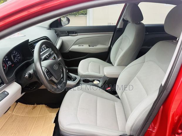 Hyundai Elantra SE Sedan FWD (2.0L 4cyl 6M) 2017 Red