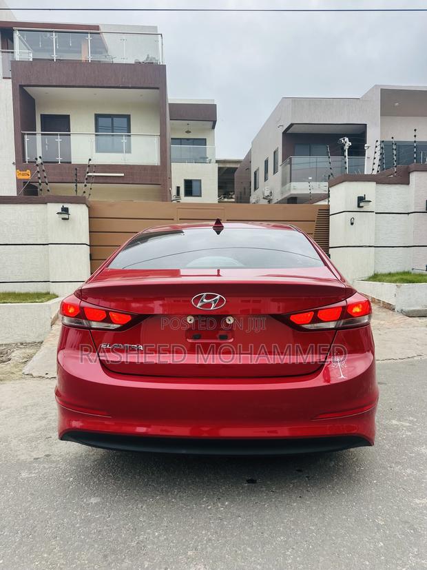 Hyundai Elantra SE Sedan FWD (2.0L 4cyl 6M) 2017 Red