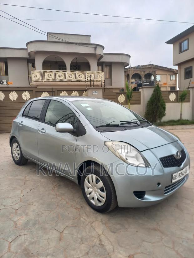 Toyota Vitz 2010 Gray
