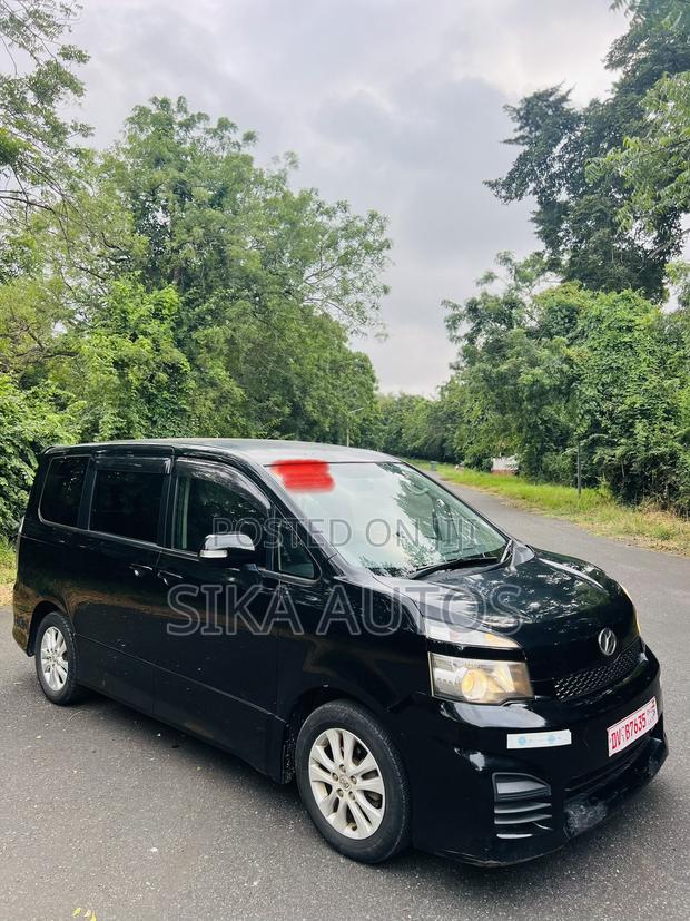 Toyota Voxy X 2WD 8-Seater 2014 Black