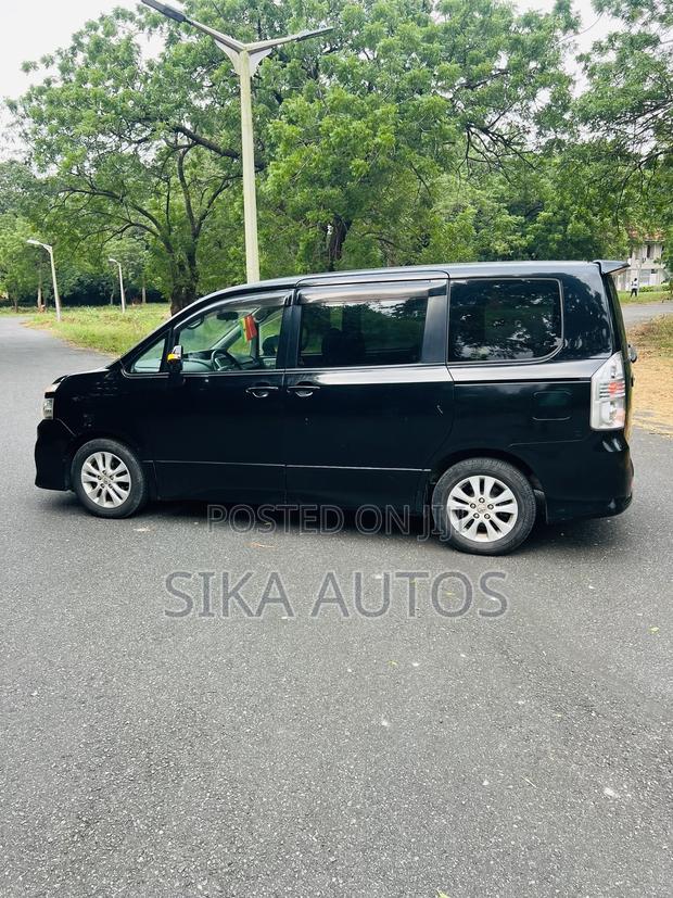 Toyota Voxy X 2WD 8-Seater 2014 Black