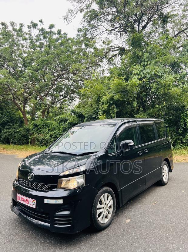 Toyota Voxy X 2WD 8-Seater 2014 Black