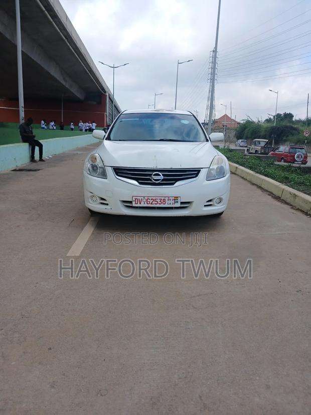 Nissan Altima 2012 White