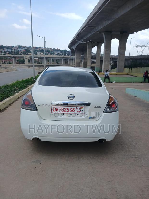 Nissan Altima 2012 White