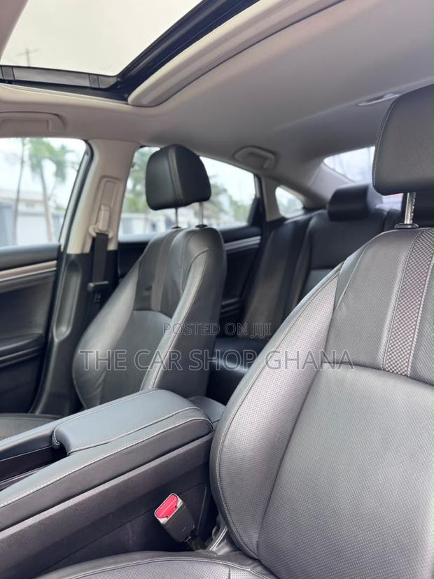 Honda Civic Touring Sedan 2019 White