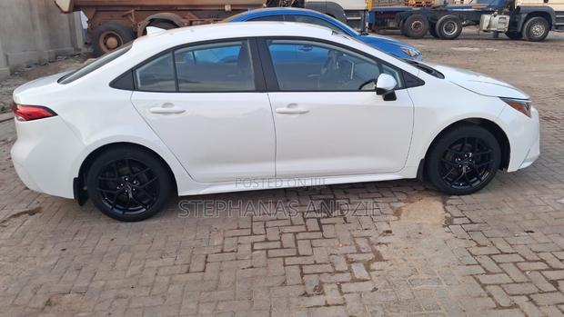 Toyota Corolla LE 2020 White