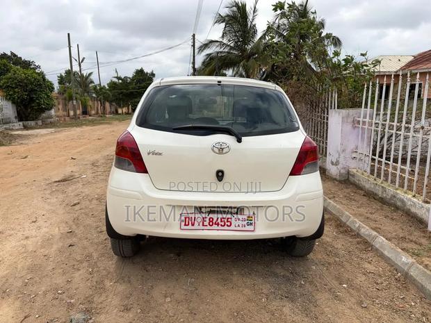 Toyota Vitz 2010 White
