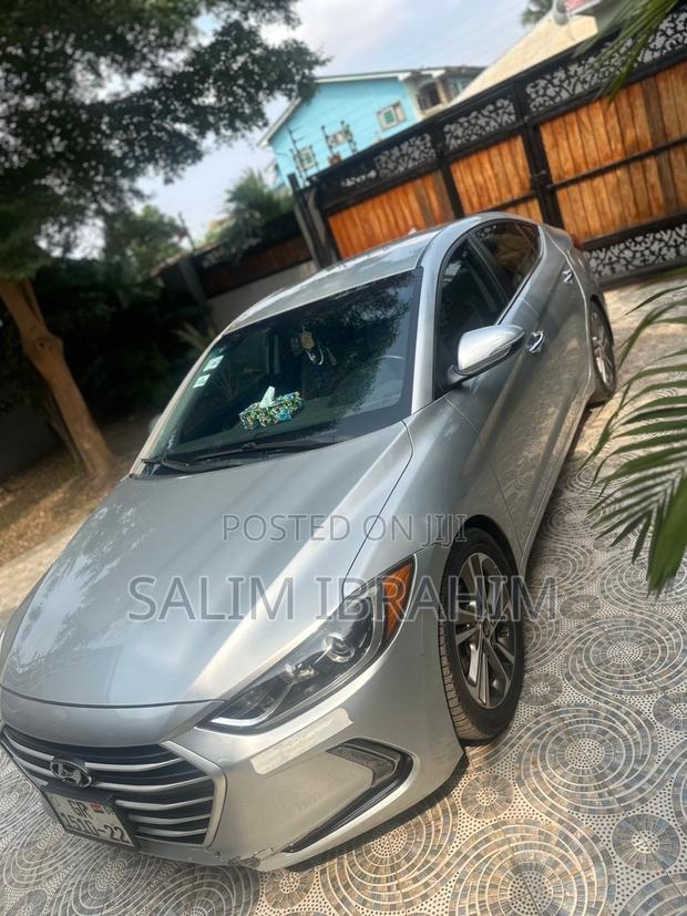 Hyundai Elantra Limited Sedan FWD (2.0L 4cyl 6A) 2017 Silver