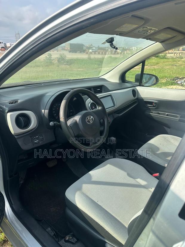 Toyota Vitz 1.3 AWD 3dr 2012 White