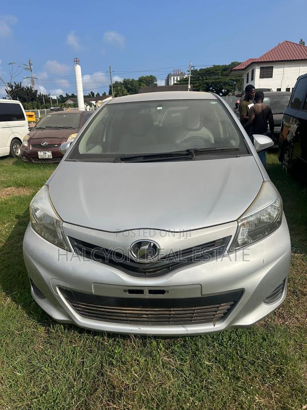 Toyota Vitz 1.3 AWD 3dr 2012 White