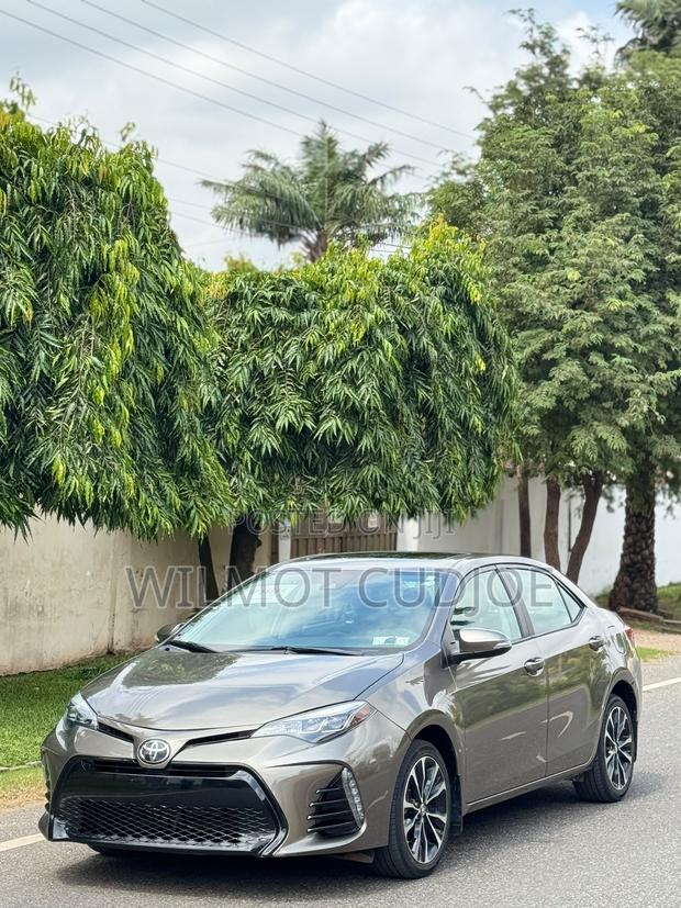 Toyota Corolla XSE (1.8L 4cyl 2A) 2019 Brown