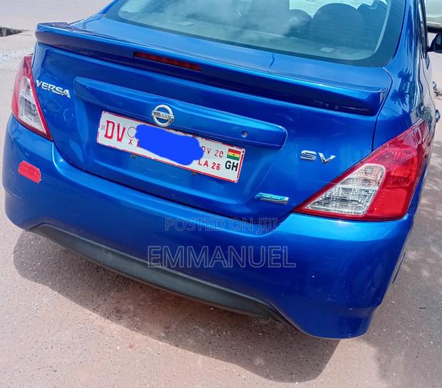Nissan Versa 1.6 SV 2016 Blue