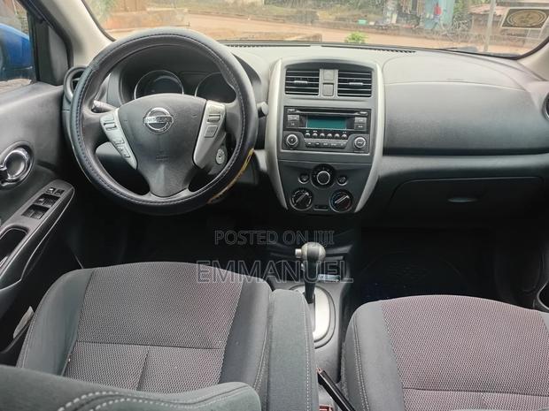 Nissan Versa 1.6 SV 2016 Blue