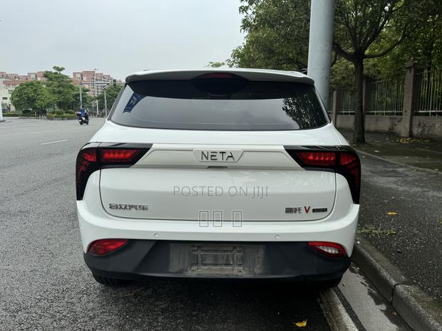 Aion V 2022 White
