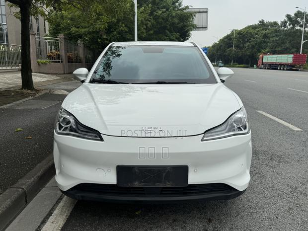 Aion V 2022 White