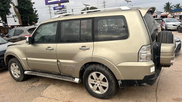 Mitsubishi Pajero 3.0 2009 Gold