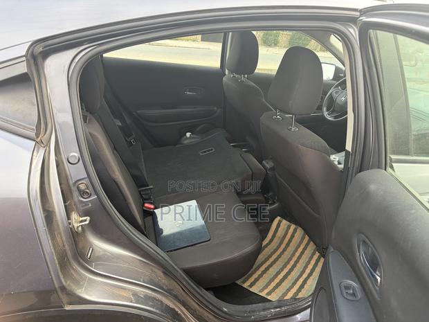 Honda HR-V 4dr SUV (1.5L 4cyl CVT) 2016 Gray