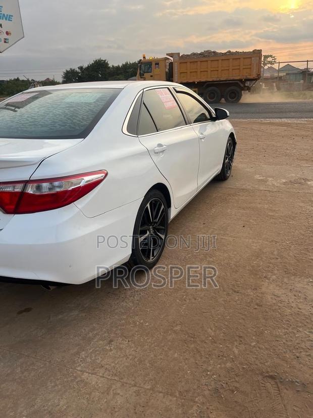 Toyota Camry LE 4dr Sedan (2.5L 4cyl 6A) 2017 White