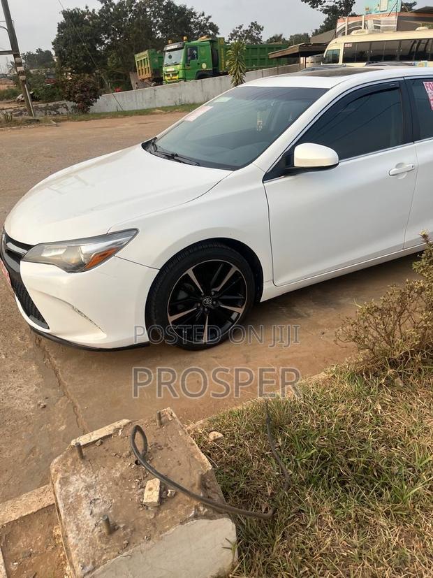 Toyota Camry LE 4dr Sedan (2.5L 4cyl 6A) 2017 White