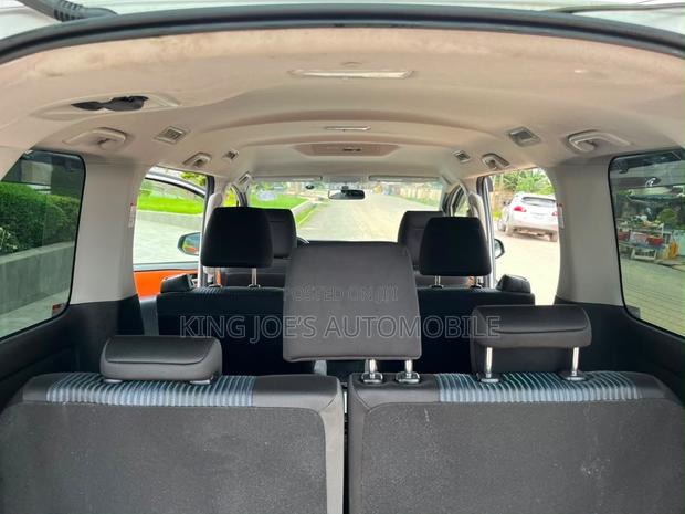 Toyota Voxy ZS 4WD 7-Seater 2015 Silver
