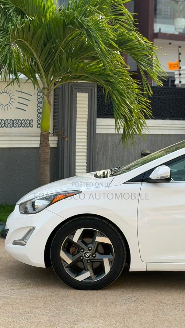 Hyundai Elantra Limited Sedan FWD (1.8L 4cyl 6A) 2016 White