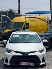 Toyota Corolla SE (1.8L 4cyl 6M) 2018 White for sale