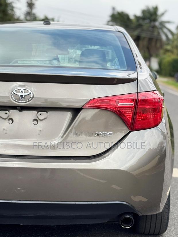 Toyota Corolla XSE (1.8L 4cyl 2A) 2019 Gold