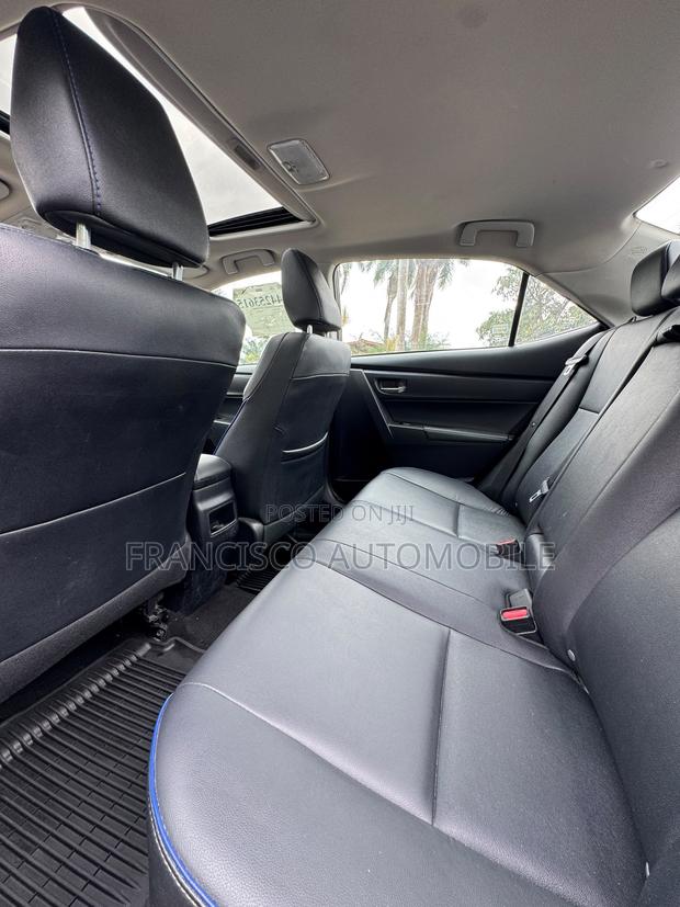 Toyota Corolla XSE (1.8L 4cyl 2A) 2019 Gold