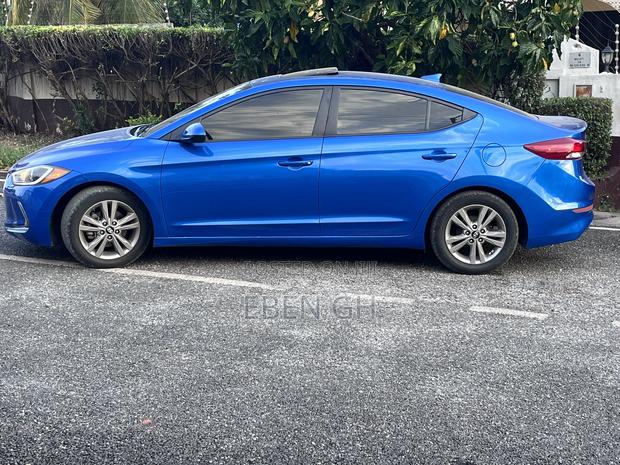 Hyundai Elantra Limited Sedan FWD (2.0L 4cyl 6A) 2017 Blue