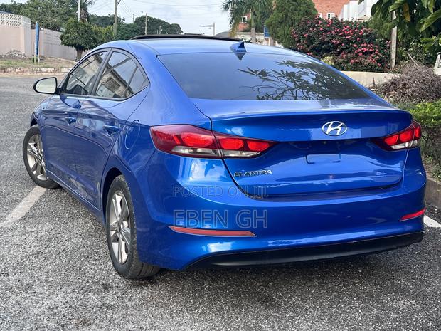 Hyundai Elantra Limited Sedan FWD (2.0L 4cyl 6A) 2017 Blue