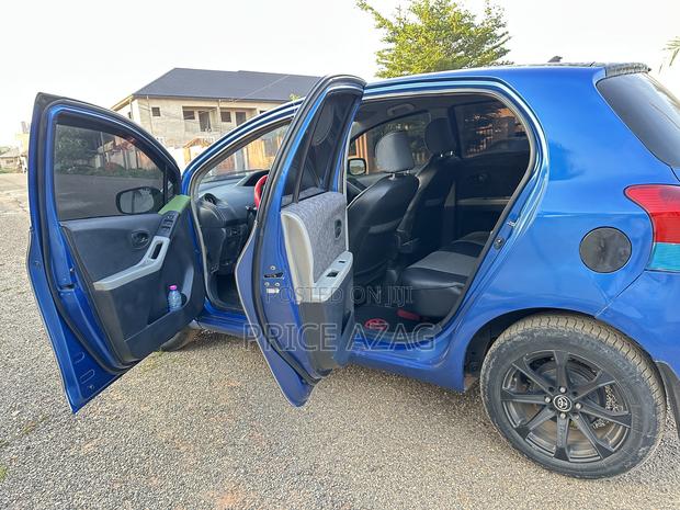 Toyota Vitz 1.3 AWD 3dr 2010 Blue